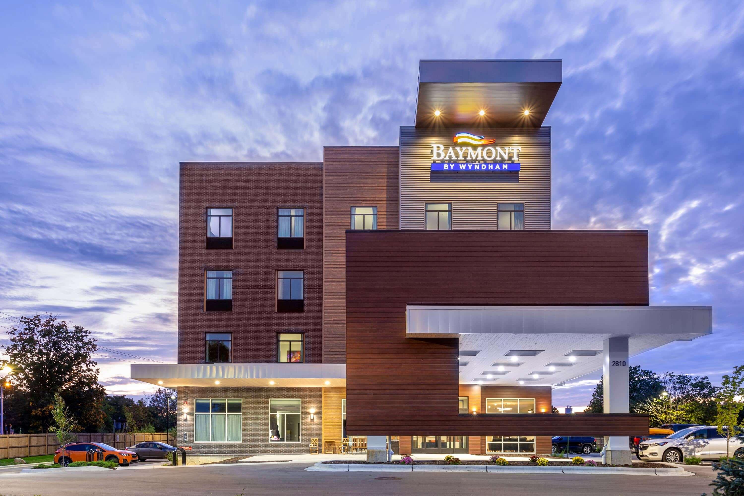 Baymont By Wyndham Madison Hotell Exteriör bild