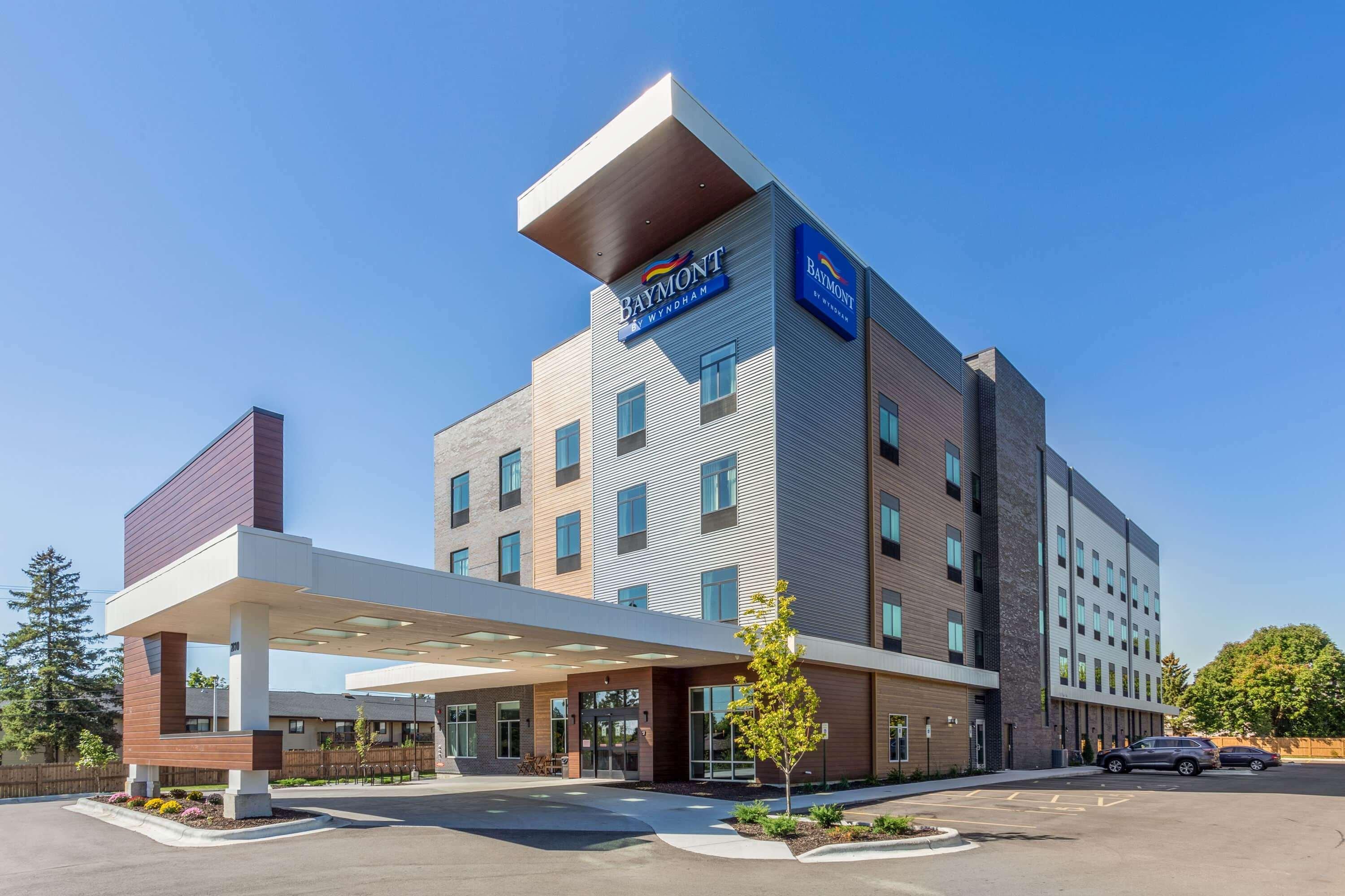 Baymont By Wyndham Madison Hotell Exteriör bild